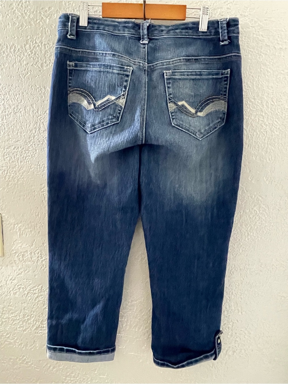 Nine West Women’s Medium Blue Cropped Jeans with Cuffed Hem Size 8 - Picture 5 of 9